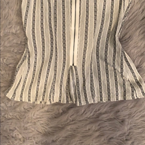 BCBG Pleated Peplum Top Sleeveless V-neck Size sm - Picture 7 of 7